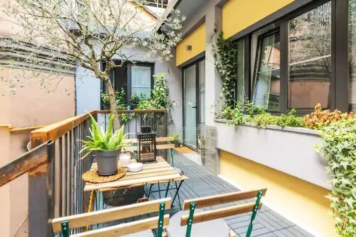 Green-Oasis Milan Apartment